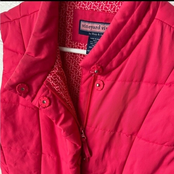 Vineyard Vines Salmon Coral Pink Quilted Vest size Medium - Picture 3 of 6